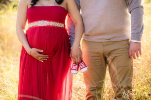 15 Couple Maternity Photoshoot Ideas, Poses, and Tips
